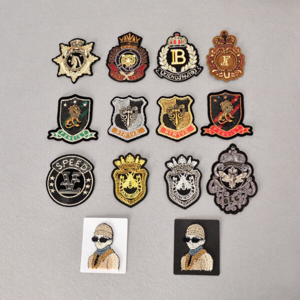 oly-b20bc029c8d817b5e1e2b6310736c70c Wholesale 3D Embroidered Crown Bee Patch with Letter B for Towels Stylish DIY Accessory