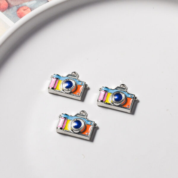 oly-b2e3f85ac244746ea2de2363a566af78 Wholesale Alloy Camera Shaped Pendant Charm Trendy Jewelry Accessory for Keychain Bag DIY Craft and Gift