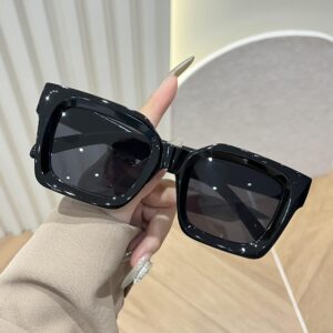 Black frame, grey lens