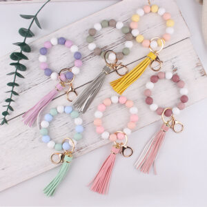 Wholesale Silicone and Wood Wrist Keychain Pendant European Style Green Key Ring Fashion Accessory for Birthday Gifts