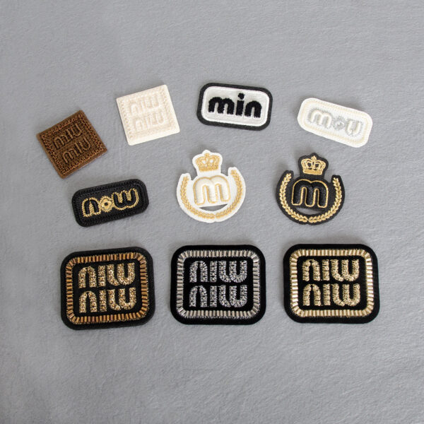 Wholesale Fashion Embroidered Letter Patch Heart Design for Clothing Towel Accessory