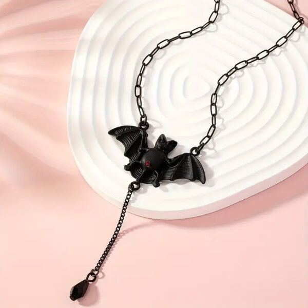 Wholesale Fashion Bat Pendant Necklace Zinc Alloy Electroplated Chain Jewelry Accessory
