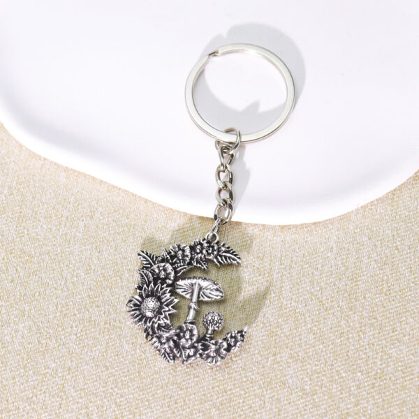 Wholesale Witchy Nature Mushroom Moon Keychain Pendant Vintage Silver Metal Boutique Bag Charm
