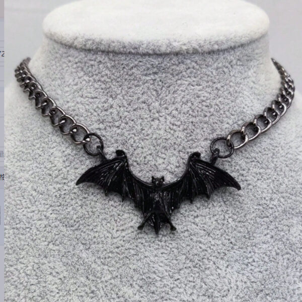 Wholesale Gothic Vintage Punk Bat Pendant Necklace in Ancient Silver Fashion Accessory for Men Women