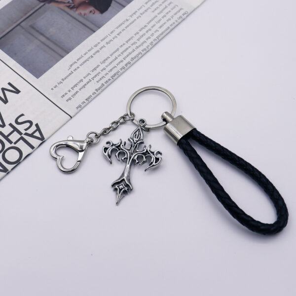 Wholesale Vintage Punk Cross Keychain Heart Pendant Black Metal Bag Charm for Bags and Keys