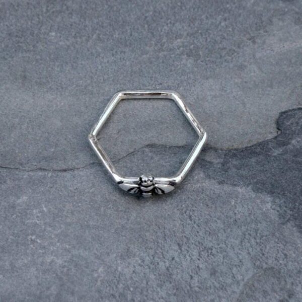 oly-bc96c938ed5a530bd75c536e80bf8d88 Wholesale Silver Hexagonal Bee Ring, Retro Alloy Fashion Accessory, Boutique Resale Jewelry