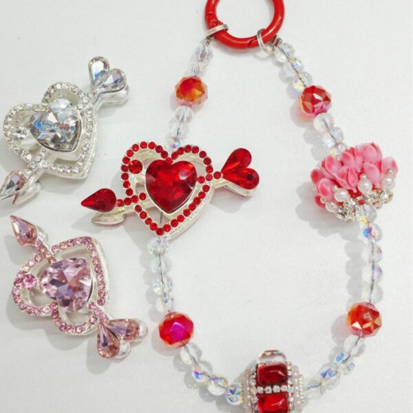 oly-beee148fb36e6d8ab513461bf4219d2d Wholesale Electroplated Alloy Double sided Arrow Heart Bead for Phone Chain or Keychain Trendy Decorative Accessory for Resale