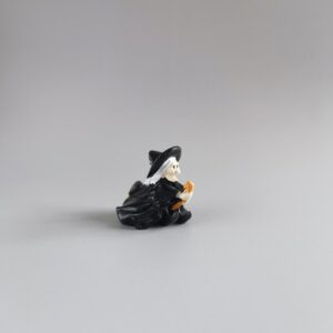 Witch riding a broom 3.7*3.8cm