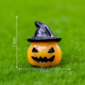 11. The Hat-Wearing Pumpkin Ghost / 10 Halloween Night Designs