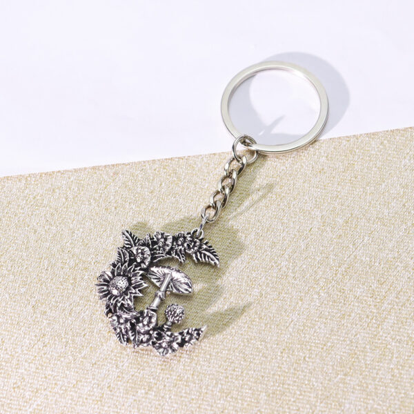 Wholesale Witchy Nature Mushroom Moon Keychain Pendant Vintage Silver Metal Boutique Bag Charm