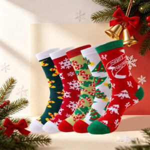 Wholesale Stylish Christmas Socks for Women Cartoon Santa Reindeer Snowman Mid Calf Holiday Fashion Accessory