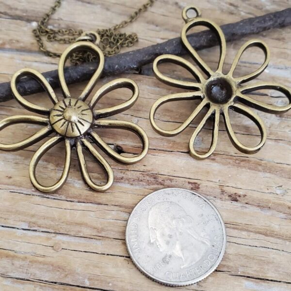 oly-c6a9cc468b5458ff8c503d1630b38cfa Wholesale Ancient Gold Alloy Flower Pendant Necklace for Women Gift Jewelry Accessory
