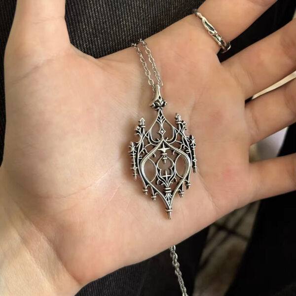 Wholesale Gothic Vintage Hollow Flower Pendant Necklace Stylish Jewelry Accessory for Daily Wear