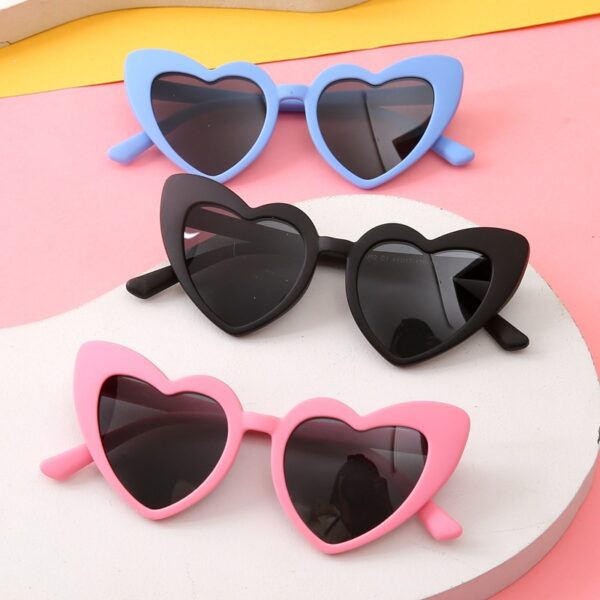 Wholesale Retro Heart Shaped Kids Sunglasses Chic Fashion Accessory Gift