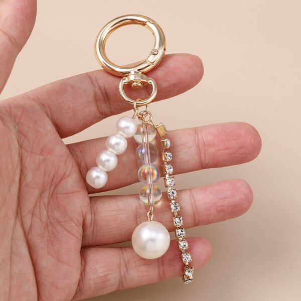 Wholesale Trendy Pearl Rhinestone Keychain Zinc Alloy Fashion Accessory for Bag or Car Key