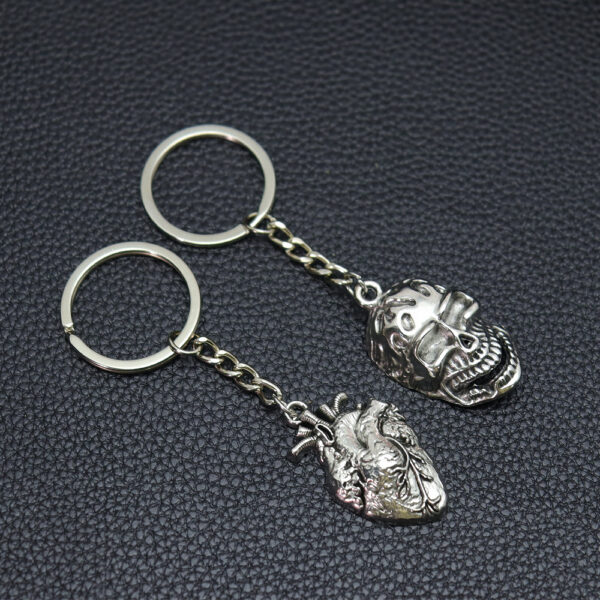 Wholesale Vintage Metal Skull Heart Keychain Punk Style Men's Car Key Accessory Bag Charm
