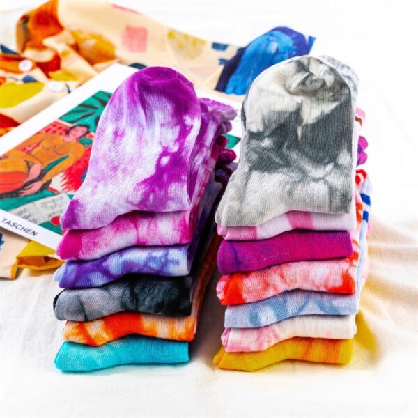 Wholesale Tie Dye Japanese Street Mid Calf Socks Casual Fashion Accessory for Couples