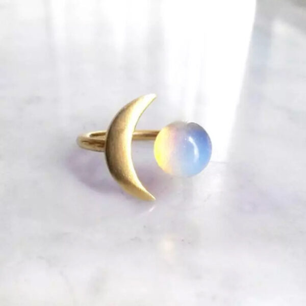 Wholesale Bohemian Crescent Moon Ring Gold Tone Alloy Opal Stone Fashion Jewelry Accessory