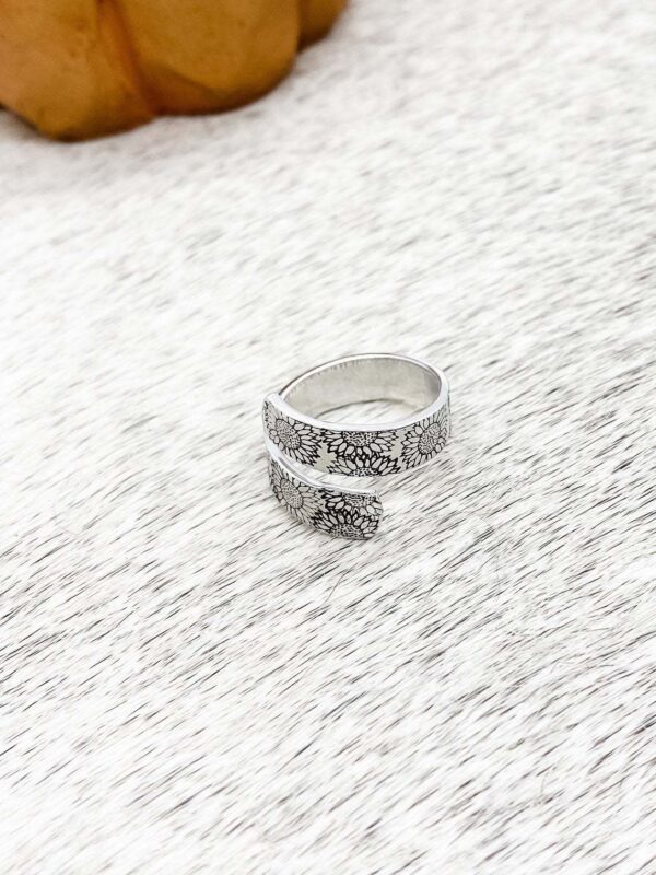 Wholesale Vintage Sunflower Open Ring Silver Electroplated Metal Boutique Resale Jewelry