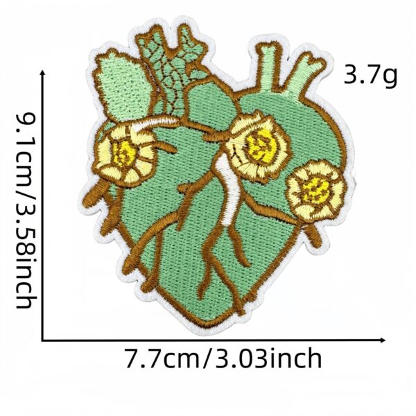 Wholesale Cartoon Heart Embroidered Patches Decorative DIY Fashion Accessory for Clothing Bags