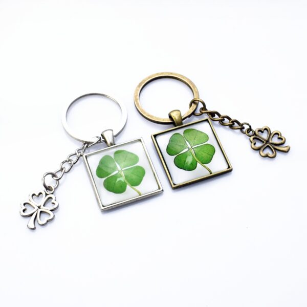 Wholesale Vintage Copper Lucky Clover Keychain St Patrick's Day Gift Square Glass Pendant Charm