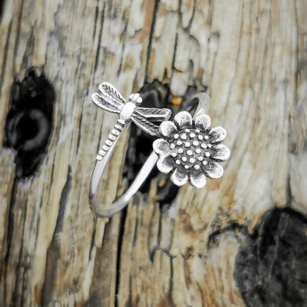 oly-cff68ad0b4a404cbdd78e68c02ff7e90 Wholesale Alloy Open Ring with Sunflower Dragonfly Design - Fashion Jewelry Accessory for Women