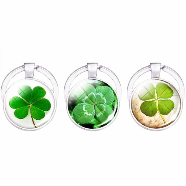 Wholesale Trendy Four Leaf Clover Keychain Metal Electroplating Fashion Accessory for Resale