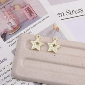 Hollow five-pointed star pendant-white