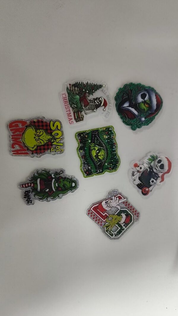 Wholesale 30pcs Halloween Random Series Acrylic Flat Back Mbellishments Suitable for DIY Badge Reels Phone Holders