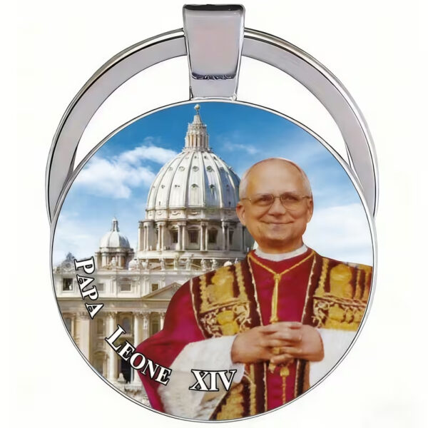oly-d5f7a9e0c5ba4e0c8961ee678ea9d056 Wholesale Pope Theme Keychain Zinc Alloy Religious Accessory Gift for Baptism Communion