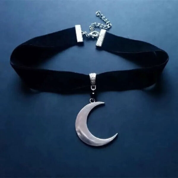 oly-d702e8fe06f5f54e7442c1953e2fb7f1 Wholesale Gothic Style Silver Crescent Moon Pendant Necklace Trendy Unisex Choker for Everyday Wear and Gift Giving