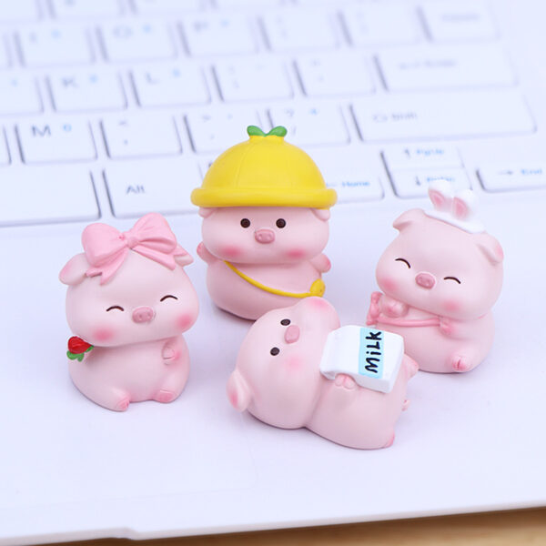 oly-d7b7be1769433f047c548461c5e352ce Wholesale Cute Pig Resin Figurine Set 4 Piece Desktop Car Decor Everyday Gift