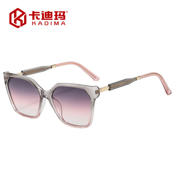 Wholesale Chic Square Retro Sunglasses UV400 Black Frame Gray Lens Fashion Accessory for Women Men