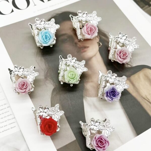 oly-d8bfd5209170bf60863a9f56ec4d31ee Wholesale Trendy Alloy Flower Beads for DIY Phone Keychain Bag Charm Accessories