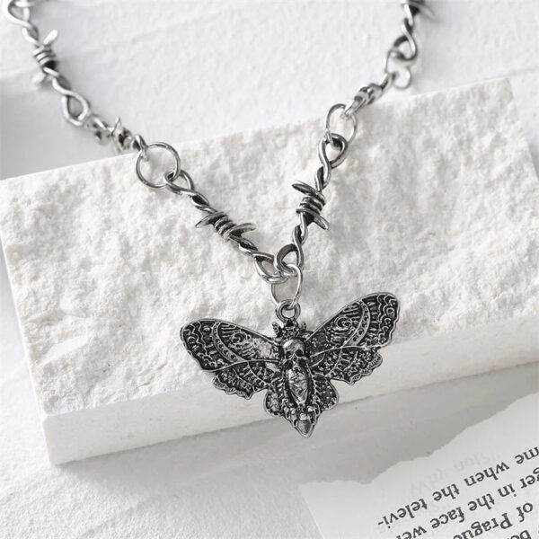 Wholesale Gothic Skull Moth Pendant Necklace Zinc Alloy Punk Resale Fashion Accessory