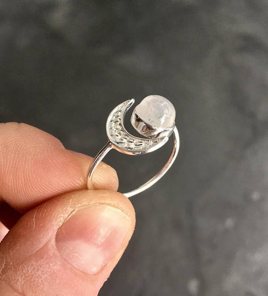 oly-db4fca32dfc6975fb9c95a67f97a837c Wholesale Silver Plated Moonstone Ring Fashion Wedding Jewelry Boutique Resale