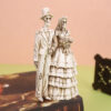Wholesale White Resin Skeleton Couple Ornament for Home Decor and Halloween