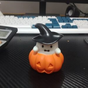 Ghost pumpkin in black hat [without lights]