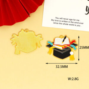3 book bachelor's cap / Y