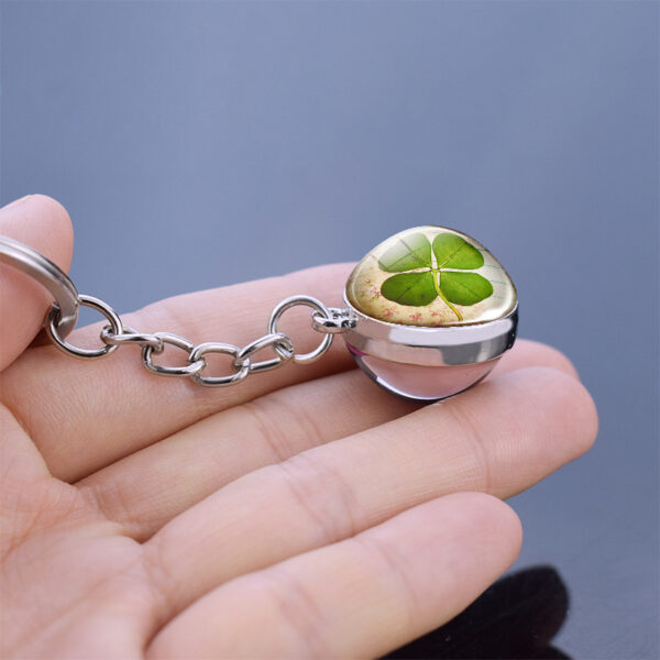 Wholesale Luminous Lucky Clover Keychain Metal St Patrick's Day Gift Boutique Resale