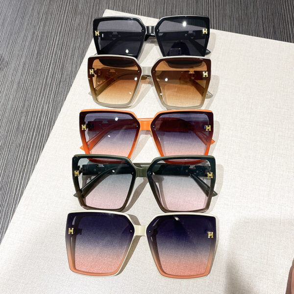 Wholesale Chic Large Frame Hollow Out Sunglasses UV400 Sun Protection Fashion Accessory