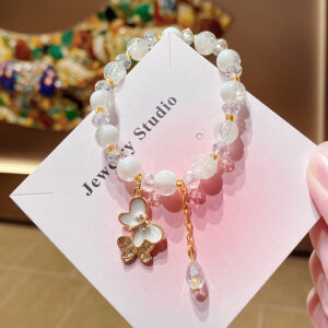 White milk cap floral bracelet bag
