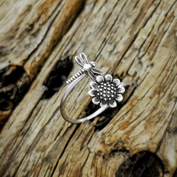 oly-e428babf1966f031f64c8f9a5168b110 Wholesale Alloy Open Ring with Sunflower Dragonfly Design - Fashion Jewelry Accessory for Women