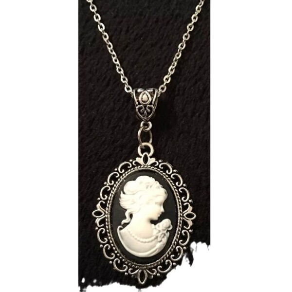 oly-e5ce858beb9903bda0433317ff362e96 Wholesale Vintage Cameo Pendant Necklace Black Alloy 18 Inch Chain Fashion Accessory
