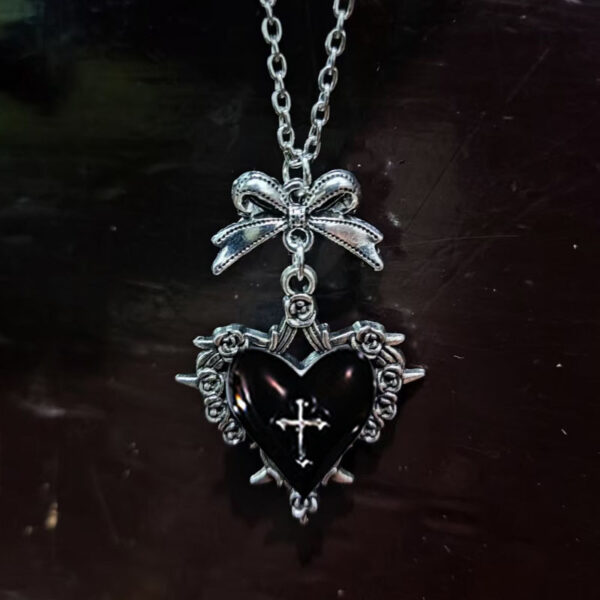 Wholesale Gothic Y2K Red Heart Thorn Pendant Necklace Ancient Silver Alloy Layering Jewelry Fashion Accessory for Party or Gift