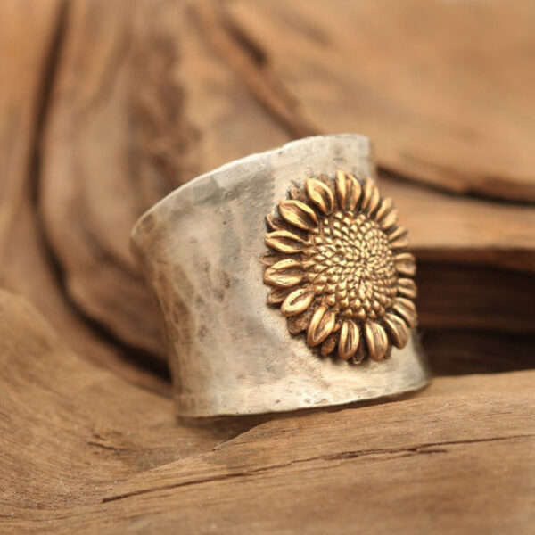Wholesale Alloy Antique Gold Sunflower Ring Retro Floral Design Fashion Accessory