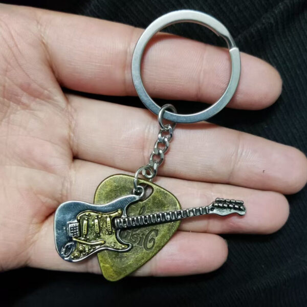 Wholesale Vintage Guitar Pick Keychain Punk Rock Stainless Steel Key Ring Unisex Fashion Accessory