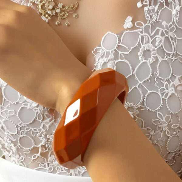 oly-e924e2dfedd2869e392408cd5a99dd4d Wholesale Minimalist Acrylic Bracelet Transparent Amber Pattern Handmade Fashion Accessory