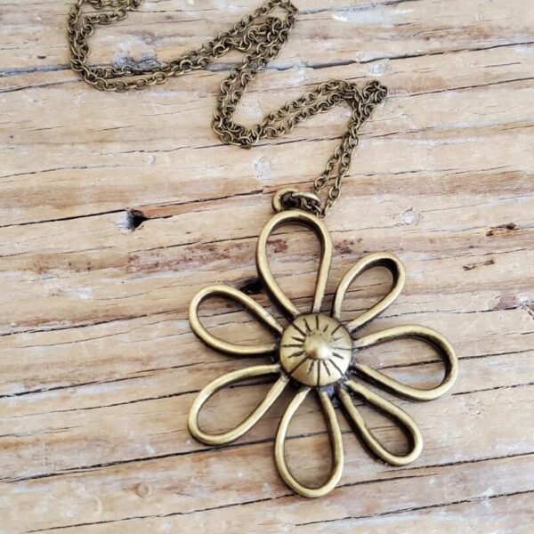 oly-ea566a296ecbe90d3ba7884c5a5d8f4b Wholesale Ancient Gold Alloy Flower Pendant Necklace for Women Gift Jewelry Accessory