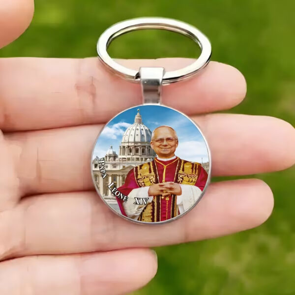 oly-eab3c9c2333fd4681a0db9ba845838b7 Wholesale Pope Theme Keychain Zinc Alloy Religious Accessory Gift for Baptism Communion